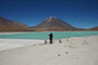 Bolivien. Das landschaftlich einmalige Lagunengebiet auf über 4.000 m Höhe. Die Laguna Verde liegt malerisch vor dem heiligen Berg der frühen Ureinwohner, dem 5920 m hohen Vulkan Licancabur.
