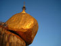 Myanmar. Der goldene Felsen von Kyaiktiyo ist einer der heiligsten Orte des Landes. Der Legende nach hält ein Haar von Buddha den Felsen im Gleichgewicht. Jeder Buddhist in Myanmar pilgert mindestens einmal im Leben hierher.
