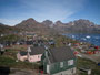 Grönland. Tasiilaq ist mit etwa 2.000 Einwohnern die größte Siedlung an der Ostküste Grönlands.