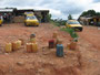 Liberia. Die Stadt Gbarnga. Die beste Tankstelle der Stadt.