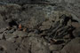 Bolivien. Das Dorf Coquesa. In dieser geheimnisvollen Höhle findet man sieben Mumien der Ureinwohner, tausende Jahre alt, aus der Zeit vor den Inkas, rituell beigesetzt an dieser heiligen Stelle.