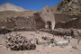 Bolivien. Die Bergbausiedlung San Antonio de Lipez wurde bereits im Jahre 1950 verlassen. In den Minen wurden vor allem Zink, Kupfer und Mineralien abgebaut. Durch einen Wassereinbruch wurden die Minen geflutet und konnten nicht mehr betreten werden.