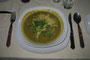 Bolivien. Einheimische Küche. Scharfe Hühnersuppe.