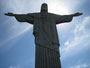 Brasilien. Rio de Janeiro. Der Corcovado. Segnend breitet die 38 m hohe Christus-Statue ihre Arme über die Bucht von Rio de Janeiro aus.