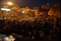 Indien. Varanasi. Was Mekka für die Moslems, das ist Varanasi für die Hindus - die Heiligste unter den Städten. Traditionelle Abendzeremonie am Ganges.