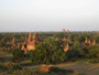 Myanmar. Bagan ist das weitläufigste buddhistische Ruinenfeld der Erde und eine der großartigsten Sehenswürdigkeiten Südostasiens. Mehr als 2.000 Tempel wurden hier über viele Jahrhunderte errichtet. 