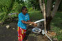 Vanuatu. Ein besonderer Höhepunkt ist der Besuch in den einheimischen Dörfern. Nur wenige Touristen finden den Weg hierher. Die gastfreundlichen Menschen leben von und mit der Natur.