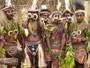Papua Neuguinea. Provinz East New Britain. Masken-Zeremonie in Kokopo. Einmal im Jahr treffen sich die Einheimischen aus allen Provinzen, um ihre Tänze und Riten aufzuführen. Mit Hilfe der traditionellen Masken sollen die bösen Geister vertrieben werden.