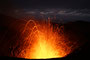 Vanuatu. Der Yasur ist einer der aktivsten Vulkane der Erde. Seit über 800 Jahren spuckt er fast im Minutentakt Lavafontänen, Steinbomben und Rauch in die Höhe. Dazu lassen gewaltige Explosionen die Erde beben. Ein phantastisches Naturschauspiel.
