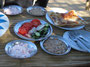 Ägypten. Westliche Wüste. Einheimische Küche. Frühstück mit Knoblauchdip und Thunfisch.
