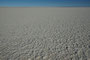 Bolivien. Im Südwesten Boliviens, auf mehr als 3600 Metern Höhe, liegt der Salar de Uyuni, der größte Salzsee unserer Erde. Über 140 km lang und 110 km breit erstreckt sich dieses weiße Wunder der Natur mit seiner fast 10 m dicken Salzkruste.
