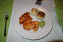 Mexico. Einheimische Spezialitäten. Knuspriges Hühnchen mit Avocadocreme.