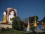 Myanmar. In der Stadt Bago befinden sich diese vier riesigen Buddhastatuen. 