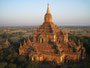 Myanmar. Bagan ist das weitläufigste buddhistische Ruinenfeld der Erde und eine der großartigsten Sehenswürdigkeiten Südostasiens. Mehr als 2.000 Tempel wurden hier über viele Jahrhunderte errichtet. 