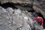 Süditalien. Sizilien. Der Ätna ist mit einer Höhe von ca. 3.350 m Europas mächtigster Vulkan. In den Lavafeldern finden sich Hohlräume und Höhlen, die durch Lufteinschlüsse in der heißen Lava entstanden sind. Die Erkundung ist ein einzigartiges Abenteuer.
