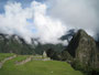 Peru. Machu Picchu. Das schönste und rätselhafteste Zeugnis der Inkazeit liegt auf 2.500 m Höhe. Vom Tal aus ist nichts von der gewaltigen Anlage zu sehen. Erst im Jahre 1911 wurden die Ruinen wiederentdeckt. Ein unbeschreiblicher Anblick.