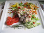 Madeira. Einheimische Küche. Salat mit mariniertem Thunfisch.