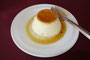 Mexico. Einheimische Spezialitäten. Flan ist ein traditioneller mexicanischer Nachtisch, der aus Zucker, Eiern und Milch hergestellt wird.