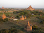 Myanmar. Bagan ist das weitläufigste buddhistische Ruinenfeld der Erde und eine der großartigsten Sehenswürdigkeiten Südostasiens. Mehr als 2.000 Tempel wurden hier über viele Jahrhunderte errichtet. 