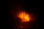 Vanuatu. Der Yasur ist einer der aktivsten Vulkane der Erde. Seit über 800 Jahren spuckt er fast im Minutentakt Lavafontänen, Steinbomben und Rauch in die Höhe. Dazu lassen gewaltige Explosionen die Erde beben. Ein phantastisches Naturschauspiel.