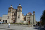 Mexico. Oaxaca wurde bereits 1532 gegründet und ist die Hauptstadt des mexikanischen Bundesstaates Oaxaca. Sie liegt in einem Tal der Sierra Madre del Sur, ca. 1.550 m über dem Meeresspiegel. Die Kirche Santo Domingo.