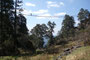 Mexico. Wanderung auf etwa 3.000 m Höhe in der Sierra de Oaxaca. Schwindelfreiheit kann hier keinesfalls schaden.