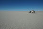 Bolivien. Im Südwesten Boliviens, auf mehr als 3600 Metern Höhe, liegt der Salar de Uyuni, der größte Salzsee unserer Erde. Über 140 km lang und 110 km breit erstreckt sich dieses weiße Wunder der Natur mit seiner fast 10 m dicken Salzkruste.