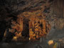 Südafrika. Die Cango Caves bei Oudtshoorn gehören zu den größten Tropfsteinhöhlen der Erde. Die bizarren Tropfsteingebilde in den Höhlen bestehen überwiegend aus Kalziumkarbonat.
