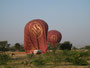 Myanmar. Bagan. Landung nach einem phantastischen Ballonflug.
