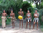Südafrika. Zu Besuch beim Zulu-Stamm. Die Zulus sind der mächtigste Stamm in Südafrika. Zulu ist neben Englisch die am weitesten verbreitete Sprache.