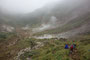 Karibikinsel Dominica. Eine der spannendsten Touren in der Karibik ist die Wanderung zum Boiling Lake. Für die ca. 13 km und 900 hm benötigt man etwa 6 Stunden. Dabei wird von steilen Abhängen bis zu vulkanischen Abgründen alles geboten. Perfekt. 
