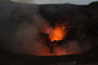 Vanuatu. Der Yasur ist einer der aktivsten Vulkane der Erde. Seit über 800 Jahren spuckt er fast im Minutentakt Lavafontänen, Steinbomben und Rauch in die Höhe. Dazu lassen gewaltige Explosionen die Erde beben. Ein phantastisches Naturschauspiel.