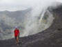 Papua Neuguinea. Provinz East New Britain. Der Vulkan Mt. Tavurvur begrub im Jahre 1994 die Stadt Rabaul unter seiner gewaltigen Aschewolke. Rabaul liegt seitdem unter einer meterhohen Ascheschicht. Heute befindet sich der Vulkan im Dornröschenschlaf.