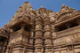 Indien. Khajuraho. Der Großteil der "erotischen" Tempel von Khajuraho wurde von den Herrschern der Chandella-Dynastie zwischen 950 und 1120 unserer Zeitrechnung erbaut. Sie sind heute eine der beliebtesten Sehenswürdigkeiten Indiens.