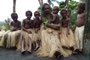 Vanuatu. In den entlegenen Dörfern leben die Menschen noch ganz traditionell. Ihre Riten und Tänze faszinieren jeden Besucher.