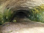 Papua Neuguinea. Provinz East New Britain. Überall finden sich noch japanische U-Boot-Tunnel aus dem zweiten Weltkrieg, die zum Schutz vor den alliierten Streitkräften dienten.