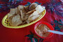Mexico. Einheimische Spezialitäten. Totopos con Guacamole - Chips mit Avocadocreme.