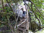 Papua Neuguinea. Provinz Eastern Highlands. Am Berg Mt.Gurupoka. Die heilige Höhle des Dorfes. Hier wurden früher Tiere und Menschen den Göttern geopfert.