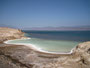 Djibouti. Der Assal-See liegt etwa 173 m unter dem Meeresspiegel. Hier an diesem Salzsee befindet sich der tiefste Punkt von Afrika. 