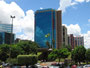 Brasilien. Hauptstadt Brasilia. Die künstliche Stadt, am Reißbrett entworfen. In 1000 Tagen stampften Heere von Bauarbeitern bis 1960 Brasilia aus der roten Erde. Wie ein riesiges Raumschiff liegt die Stadt unter dem blauen Himmel. 