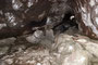 Süditalien. Sizilien. Der Ätna ist mit einer Höhe von ca. 3.350 m Europas mächtigster Vulkan. In den Lavafeldern finden sich Hohlräume und Höhlen, die durch Lufteinschlüsse in der heißen Lava entstanden sind. Die Erkundung ist ein einzigartiges Abenteuer.