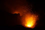 Vanuatu. Der Yasur ist einer der aktivsten Vulkane der Erde. Seit über 800 Jahren spuckt er fast im Minutentakt Lavafontänen, Steinbomben und Rauch in die Höhe. Dazu lassen gewaltige Explosionen die Erde beben. Ein phantastisches Naturschauspiel.