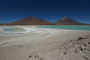Bolivien. Das landschaftlich einmalige Lagunengebiet auf über 4.000 m Höhe. Die Laguna Verde liegt malerisch vor dem heiligen Berg der frühen Ureinwohner, dem 5920 m hohen Vulkan Licancabur.