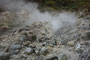 Karibikinsel Dominica. Eine der spannendsten Touren in der Karibik ist die Wanderung zum Boiling Lake. Für die ca. 13 km und 900 hm benötigt man etwa 6 Stunden. Dabei wird von steilen Abhängen bis zu vulkanischen Abgründen alles geboten. Perfekt. 