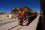 Argentinien. Mit dem Tren a las Nubes, dem Zug in die Wolken, befährt man eine der höchstgelegenen und spektakulärsten Eisenbahnstrecken der Erde. Über 13 Viadukte, durch 21 Tunnel, 2 Gleisspiralen und 2 "Zickzacks" fährt der Zug bis auf 4.188 m Höhe.