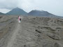 Papua Neuguinea. Provinz East New Britain. Der Vulkan Mt. Tavurvur begrub im Jahre 1994 die Stadt Rabaul unter seiner gewaltigen Aschewolke. Rabaul liegt seitdem unter einer meterhohen Ascheschicht. Heute befindet sich der Vulkan im Dornröschenschlaf.
