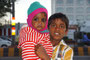 Indien. Agra. Portrait. Die kleinen Kinder in Indien werden im Gesicht zum Schutz vor bösen Geistern angemalt.