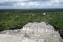 Mexico. Calakmul war zur Blütezeit eine Megastadt. Nur im Stadtzentrum lebten etwa 70.000 Menschen. Versteckt im Dschungel gelegen, finden heute nur etwa 50 Besucher pro Tag den Weg hierher. Ein echter Geheimtipp und ein besonders intensives Erlebnis.