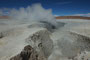 Bolivien. Die Geysire von Sol de Mañana sind ein etwa 2 km² großes Geo-Thermalgebiet auf 4.850 Meter über dem Meeresspiegel.