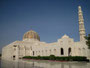 Oman. In der Hauptstadt Muscat. Die Sultan Qaboos Moschee ist die größte des Landes. Über 20.000 Gläubige finden im Inneren der Moschee einen Platz zum Gebet.